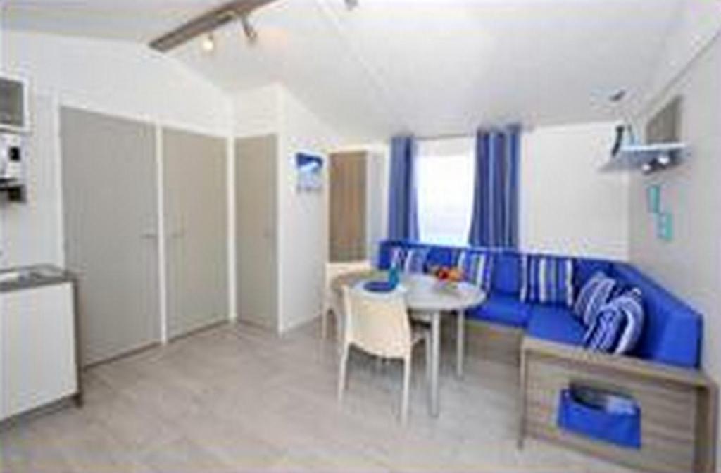Camping Au Bord De L'Aisne Guignicourt Номер фото